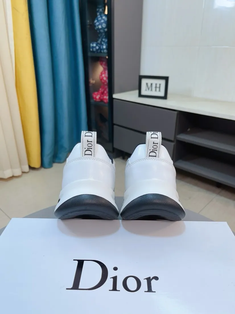 Men's men's shoes 💰440🌹🌹【Dior】Best-selling official website world premiere🔝High-end men's shoes brand official website latest series: The upper is made of imported cowhide with specially designed fabrics➕Mesh breathable lining. Make walking more convenient and comfortable! Compared with the official quality, Midea’s 1:1 replica. Create a fashionable personality to set off your uniqueness! A must-have for trendy men! Classic style. Men's sizes: 38-44.